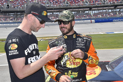 Martin Truex Jr., Furniture Row Racing, Toyota Camry, mit Cole Pearn