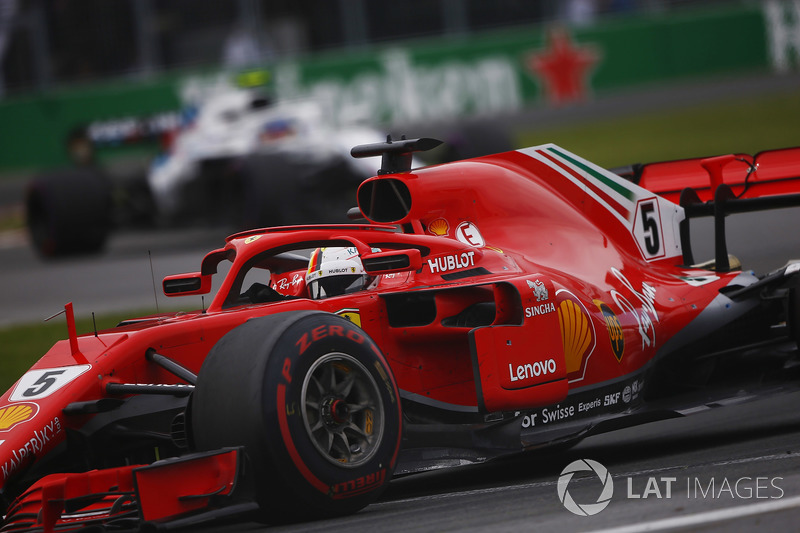 Sebastian Vettel, Ferrari SF71H, por delante de Sergey Sirotkin, Williams FW41
