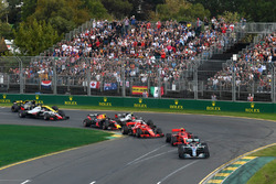 Lewis Hamilton, Mercedes-AMG F1 W09 mène au départ