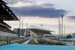 Romain Grosjean, Haas F1 Team VF-17, Stoffel Vandoorne, McLaren MCL32, Pierre Gasly, Scuderia Toro R