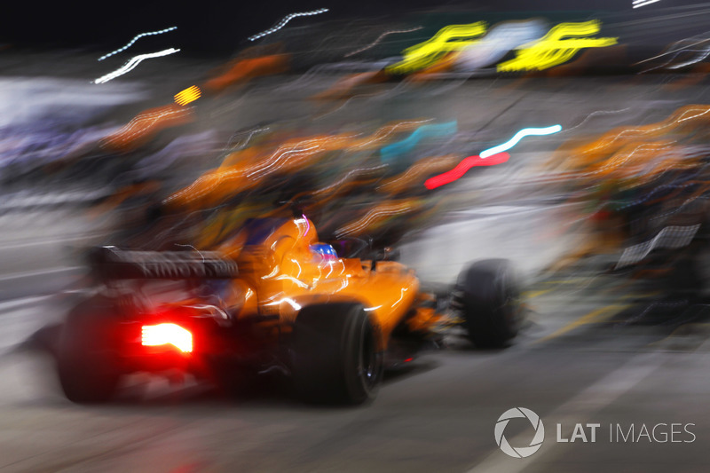 Fernando Alonso, McLaren MCL33 Renault, comes in for a pit stop