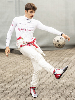 Charles Leclerc, Sauber warms up playing football