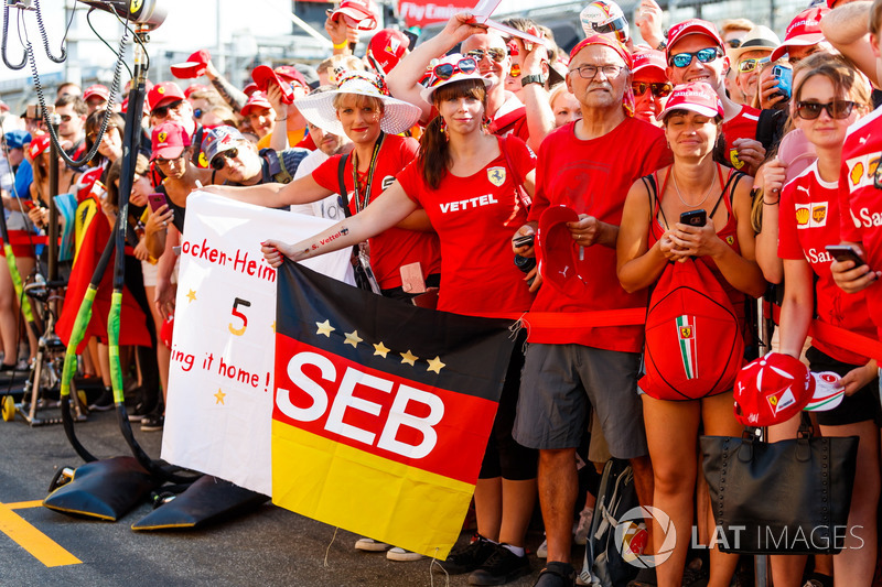 Sebastian Vettel, Ferrari fans with banner