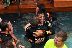 Race winner Daniel Ricciardo, Red Bull Racing celebrates with the team in the Red Bull Racing Energy Station swimming pool