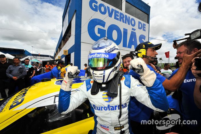 Daniel Serra, que largou na pole, foi o vencedor da corrida 1 da etapa da Stock Car em Goiânia.