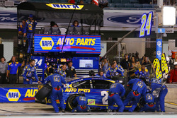 Chase Elliott, Hendrick Motorsports Chevrolet pit stop