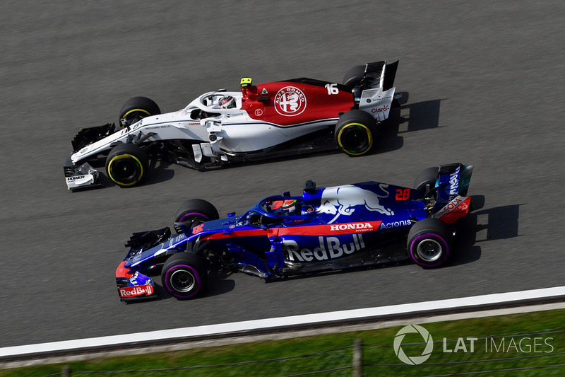 Charles Leclerc, Sauber C37, Brendon Hartley, Scuderia Toro Rosso STR13