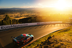#22 Audi Sport Customer Racing: Garth Tander, Kelvin van der Linde, Fredrick Vervisch