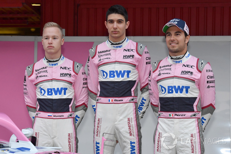 Тест-пилот Sahara Force India F1 Никита Мазепин, гонщики Эстебан Окон и Серхио Перес