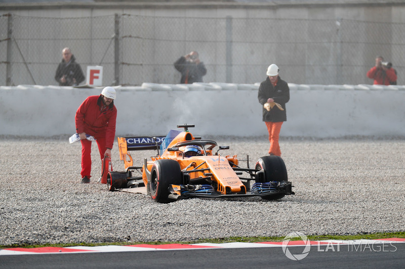 Fernando Alonso, McLaren MCL33 spins into the gravel trap after his rear wheel comes off