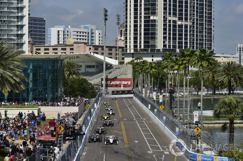 Josef Newgarden, Team Penske Chevrolet, Zach Veach, Andretti Autosport Honda, Spencer Pigot, Ed Carpenter Racing Chevrolet, Jack Harvey, Michael Shank Racing with SPM Honda