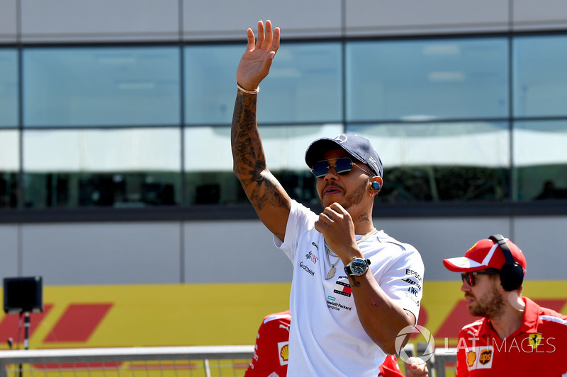 Lewis Hamilton, Mercedes-AMG F1 ikuti parade pembalap