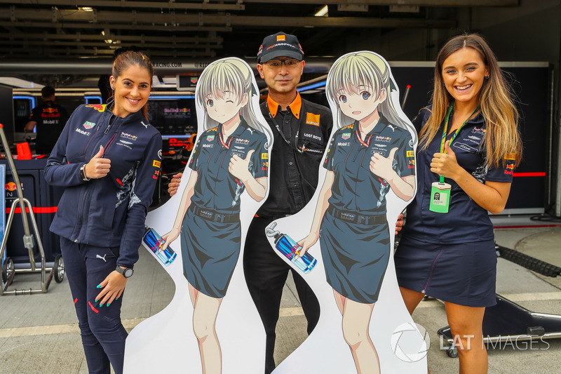 Taraftar ve Red Bull Racing kızları