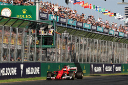 Le vainqueur Sebastian Vettel, Ferrari SF70H