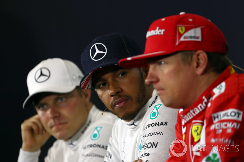 Il vincitore della gara Valtteri Bottas, Mercedes AMG F1 Lewis Hamilton, Mercedes AMG F1 e Kimi Raikkonen, Ferrari nella conferenzza stampa
