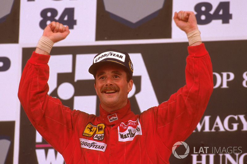 Podio: il vincitore della gara Nigel Mansell, Ferrari