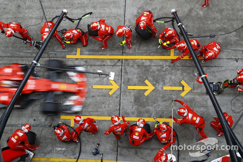 Sebastian Vettel, Ferrari SF70H, Boxenstopp