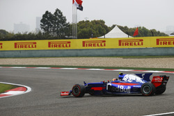 Carlos Sainz Jr., Scuderia Toro Rosso STR12, gira al inicio