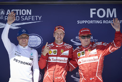 Обладатель поула Себастьян Феттель, второе место – Кими Райкконен, Ferrari, третье место – Валттери