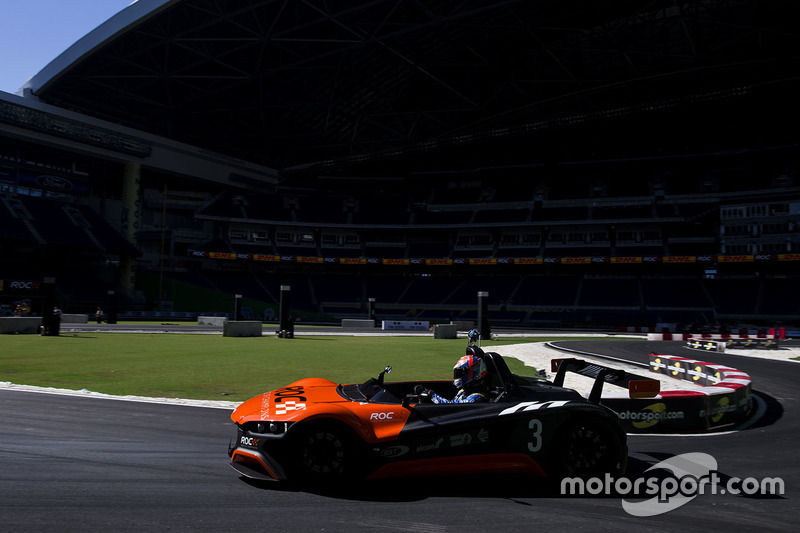 Alexander Rossi driving the VUHL 05