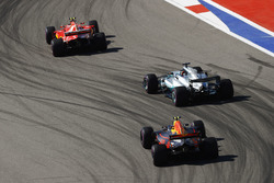 Kimi Raikkonen, Ferrari SF70H, Lewis Hamilton, Mercedes AMG F1 W08 et Max Verstappen, Red Bull Racing RB13