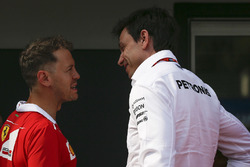 Себастьян Феттель, Ferrari та Тото Вольфф, акціонер та виконавчий директор Mercedes AMG F1