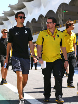 Jolyon Palmer, Renault Sport F1 Team walks the circuit with the team