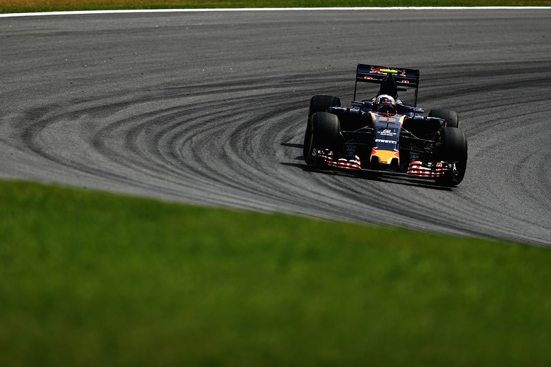 15. Carlos Sainz Jr., Scuderia Toro Rosso STR11