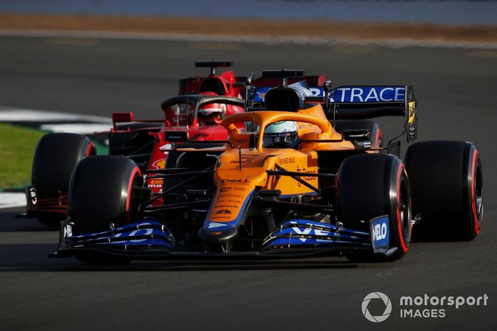 Daniel Ricciardo, McLaren MCL35M, Charles Leclerc, Ferrari SF21