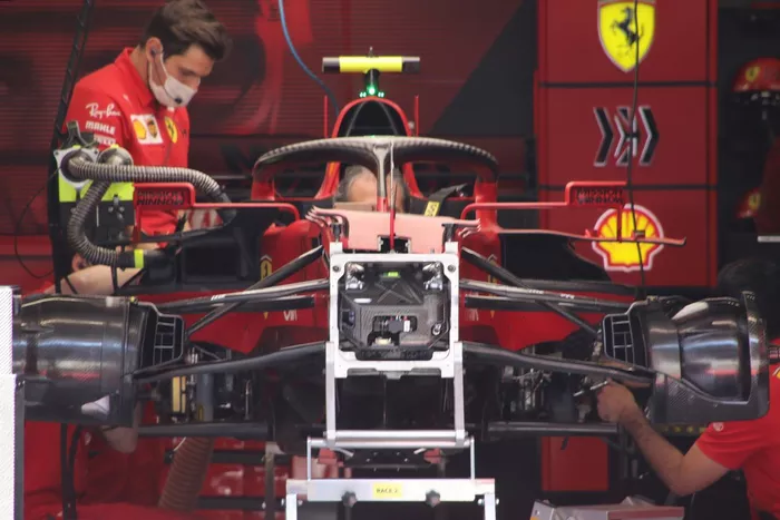 Detalle delantero del Ferrari SF21