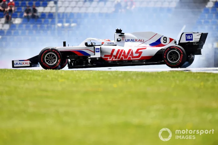 Nikita Mazepin, Haas VF-21 hace un trompo