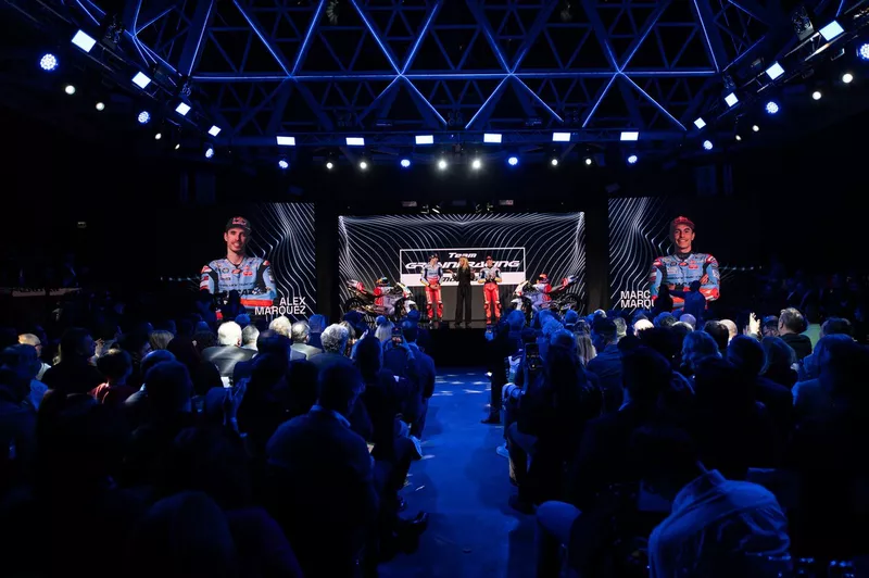 L'équipe Gresini durant la présentation
