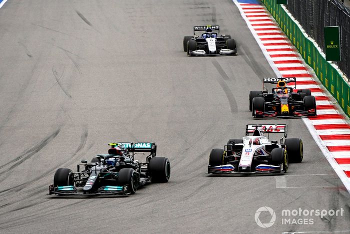Valtteri Bottas, Mercedes W12, Nikita Mazepin, Haas VF-21, Max Verstappen, Red Bull Racing RB16B, Nicholas Latifi, Williams FW43B