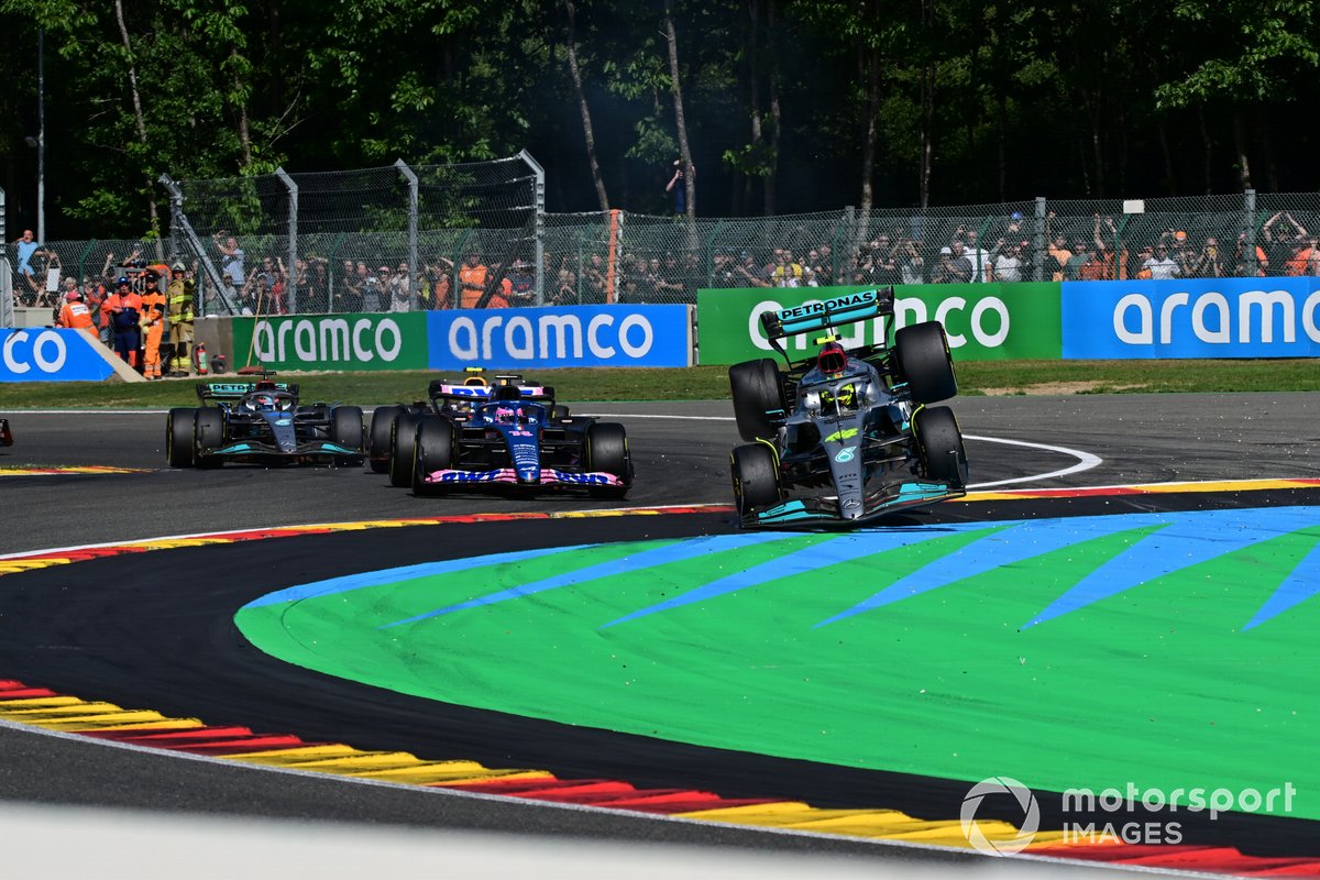 Fernando Alonso, Alpine A522, Lewis Hamilton, Mercedes W13, make contact on the opening lap