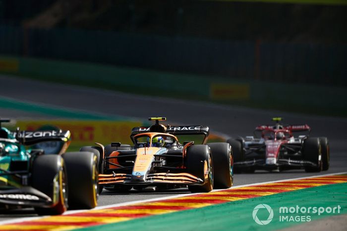 Lando Norris, McLaren MCL36, Zhou Guanyu, Alfa Romeo C42