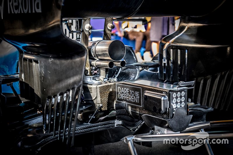 Williams FW42, lo scarico centrale con sotto quelli per la wastegate