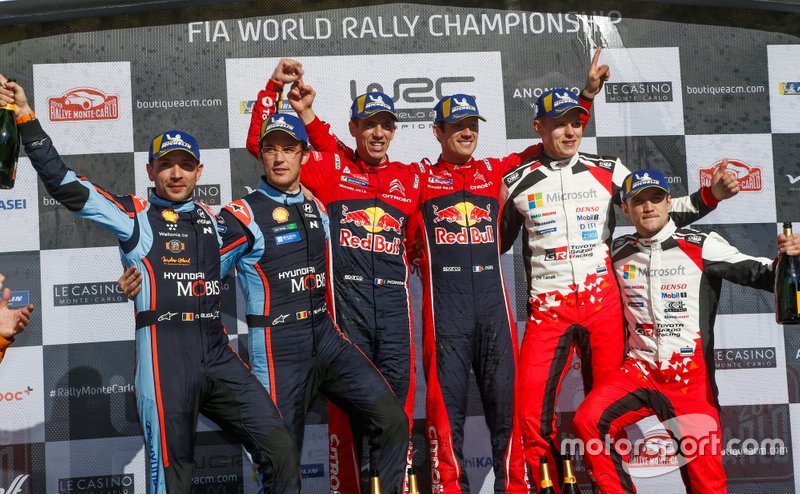Podio: i vincitori Sébastien Ogier, Julien Ingrassia, Citroën World Rally Team Citroen C3 WRC, al secondo posto Thierry Neuville, Nicolas Gilsoul, Hyundai Motorsport Hyundai i20 Coupe WRC, al terzo posto Ott Tänak, Martin Järveoja, Toyota Gazoo Racing WRT Toyota Yaris WRC