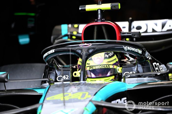 Lewis Hamilton, Mercedes F1 W15, en boxes 