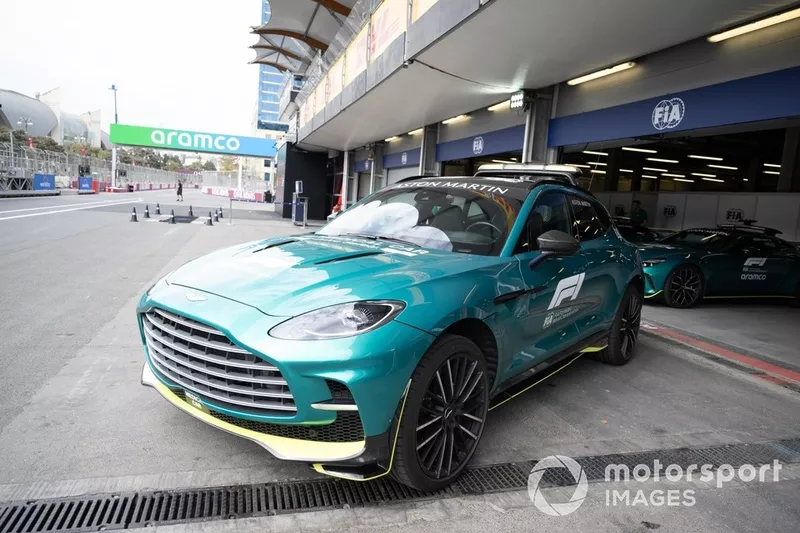La voiture médicale Aston Martin DBX707