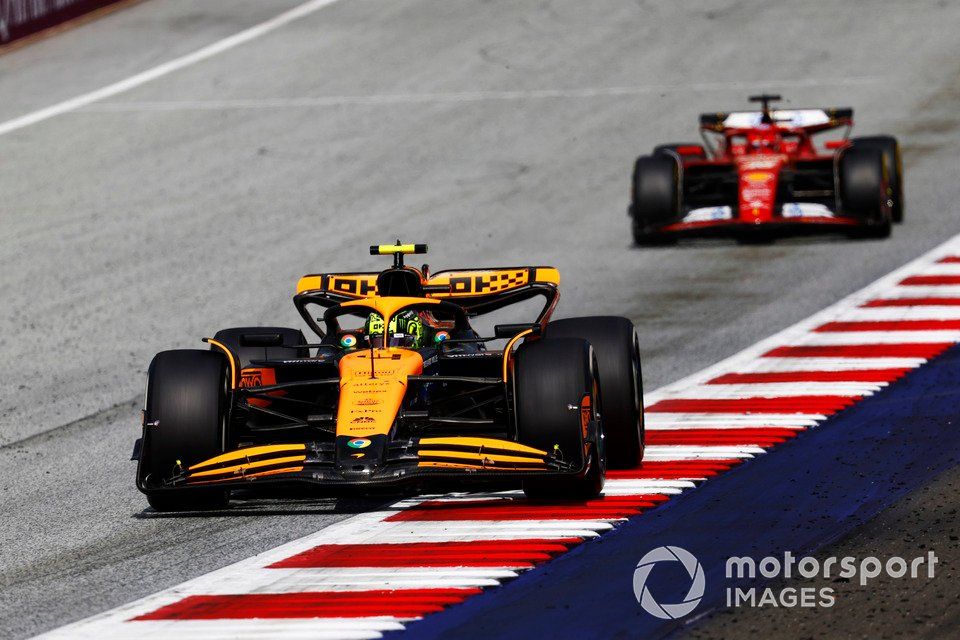Lando Norris, McLaren MCL38, Charles Leclerc, Ferrari SF-24