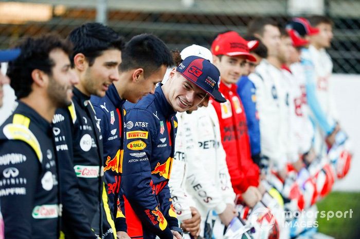 Alexander Albon, Red Bull Racing, y Max Verstappen, Red Bull Racing