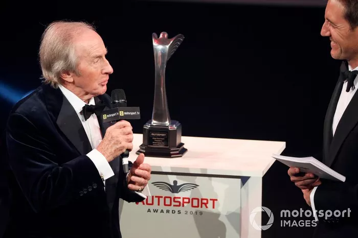 Sir Jackie Stewart presenta il Gregor Grant award per il Gran Premio di Monaco