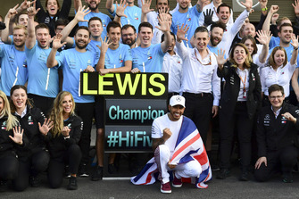 Lewis Hamilton, Mercedes AMG F1 fête le titre avec son équipe