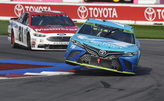 Martin Truex Jr., Furniture Row Racing, Toyota Camry Auto-Owners Insurance, Paul Menard, Wood Brothers Racing, Ford Fusion Motorcraft / Quick Lane Tire & Auto Center