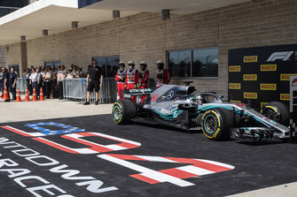 Lewis Hamilton, Mercedes AMG F1 W09 EQ Power+ in parc ferme