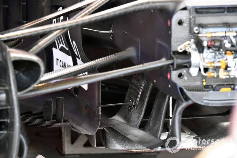 Red Bull RB14 sospensione anteriore e dettagli aero