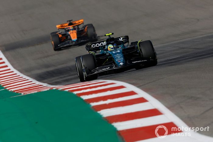 Fernando Alonso, Aston Martin AMR23, Oscar Piastri, McLaren MCL60