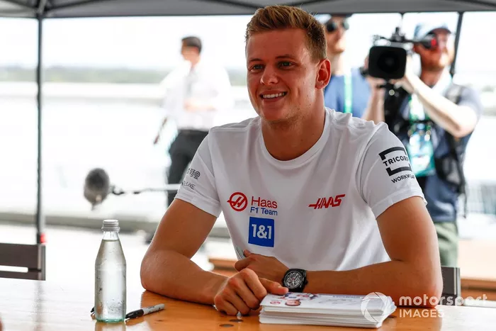 Mick Schumacher, Haas VF-22