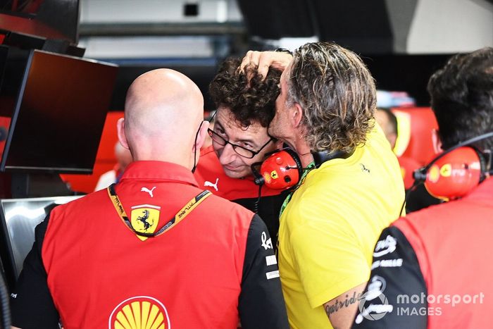 Mattia Binotto, director del equipo Ferrari, la escudería Ferrari celebra tras conseguir la pole