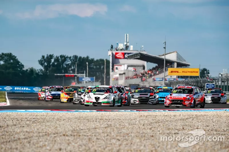 Inizio dell'azione, Ma Qing Hua, Team Mulsanne Alfa Romeo Giulietta TCR, Nicky Catsburg, BRC Hyundai N LUKOIL Racing Team Hyundai i30 N TCR